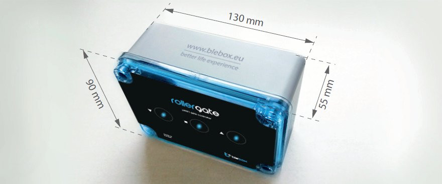 BleBox rollerGate BleBox rollerGate - automatyczna brama w niebieskiej obudowie z czarnym panelu sterowania