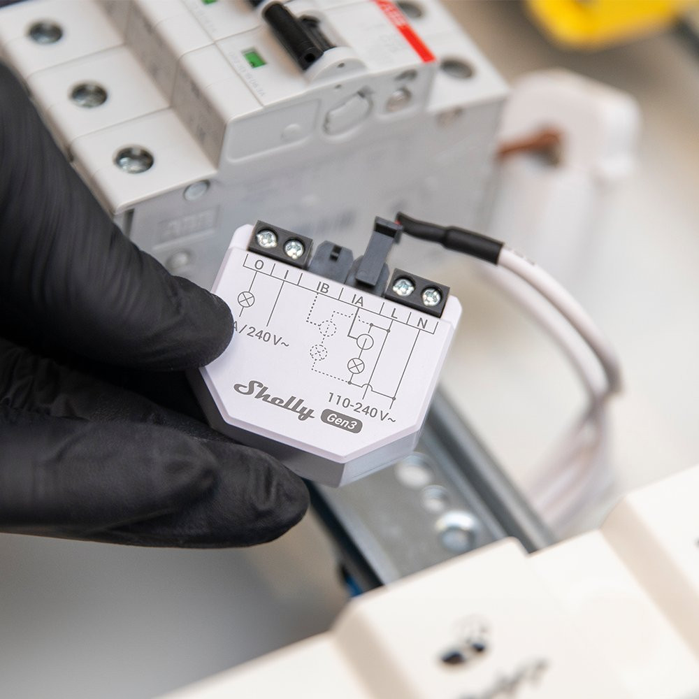 Shelly EM gen3 Shelly EM gen3 - prostokątny przekaźnik elektryczny marki Shelly, model Gen3
